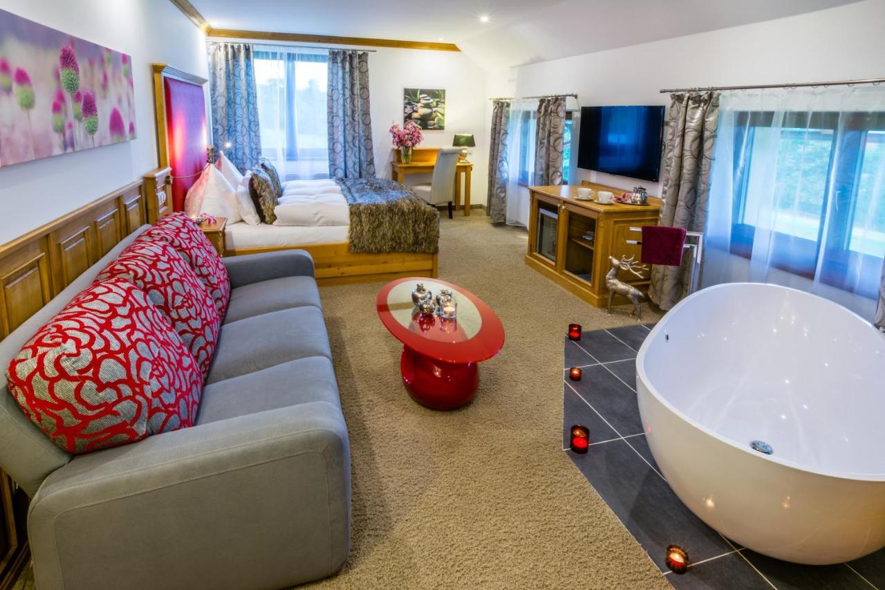 Wellness Hotel V Nebi Kořenov Eksteriør bilde