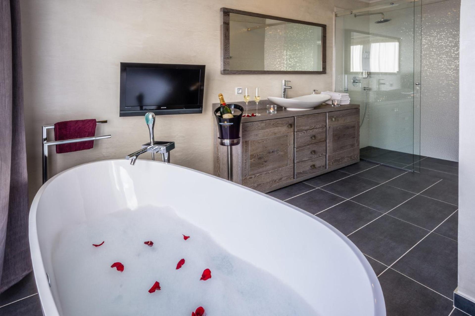 Wellness Hotel V Nebi Kořenov Eksteriør bilde