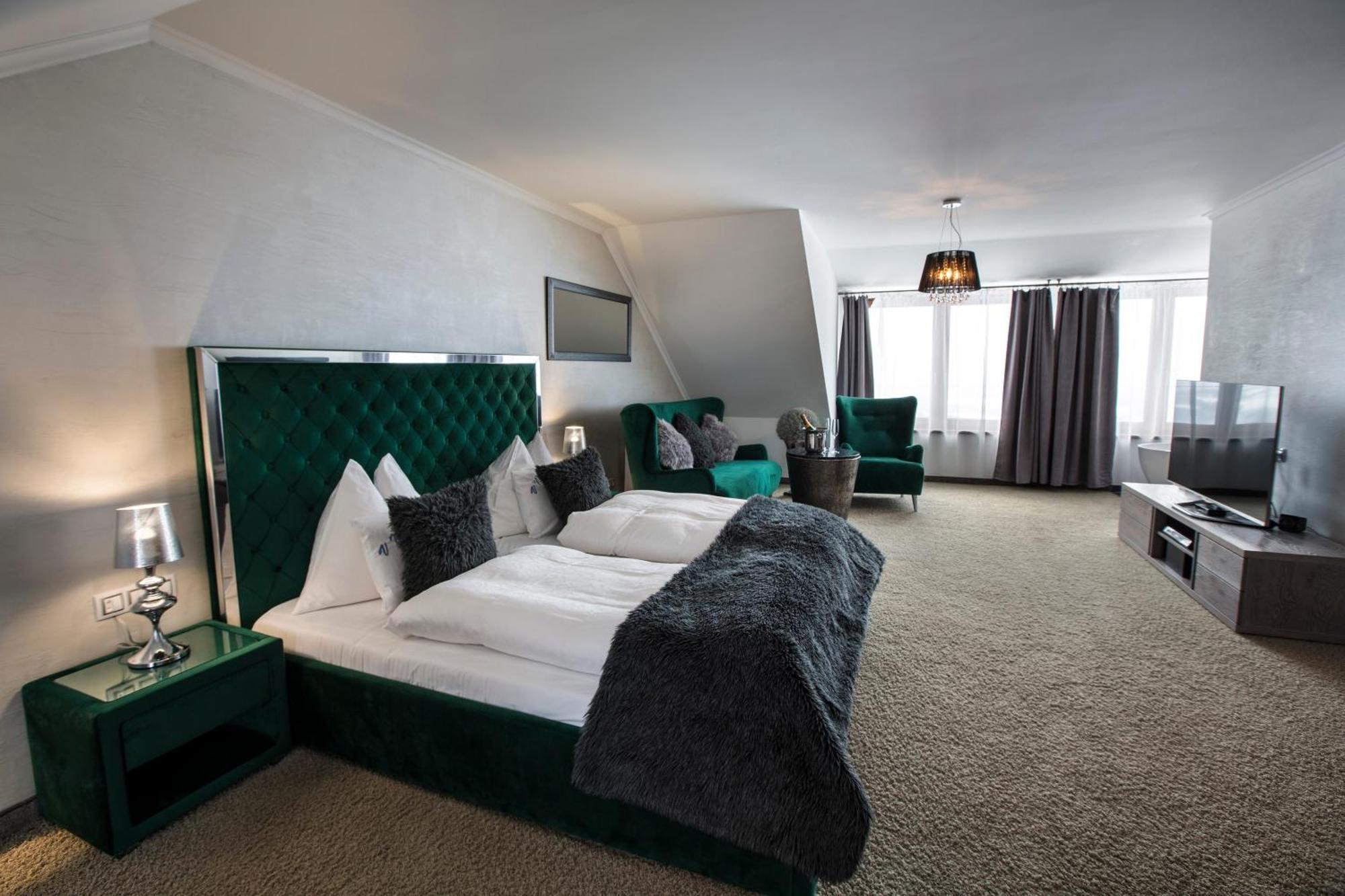 Wellness Hotel V Nebi Kořenov Eksteriør bilde